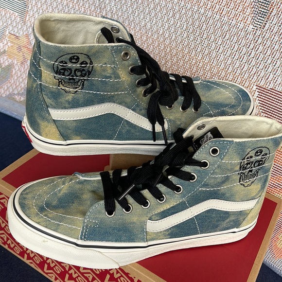 Vans Men’s Sk8-Hi Tapered
Denim Embroidery Olive/White 
VN0A5KRUY33
Sneakers - Picture 11 of 16